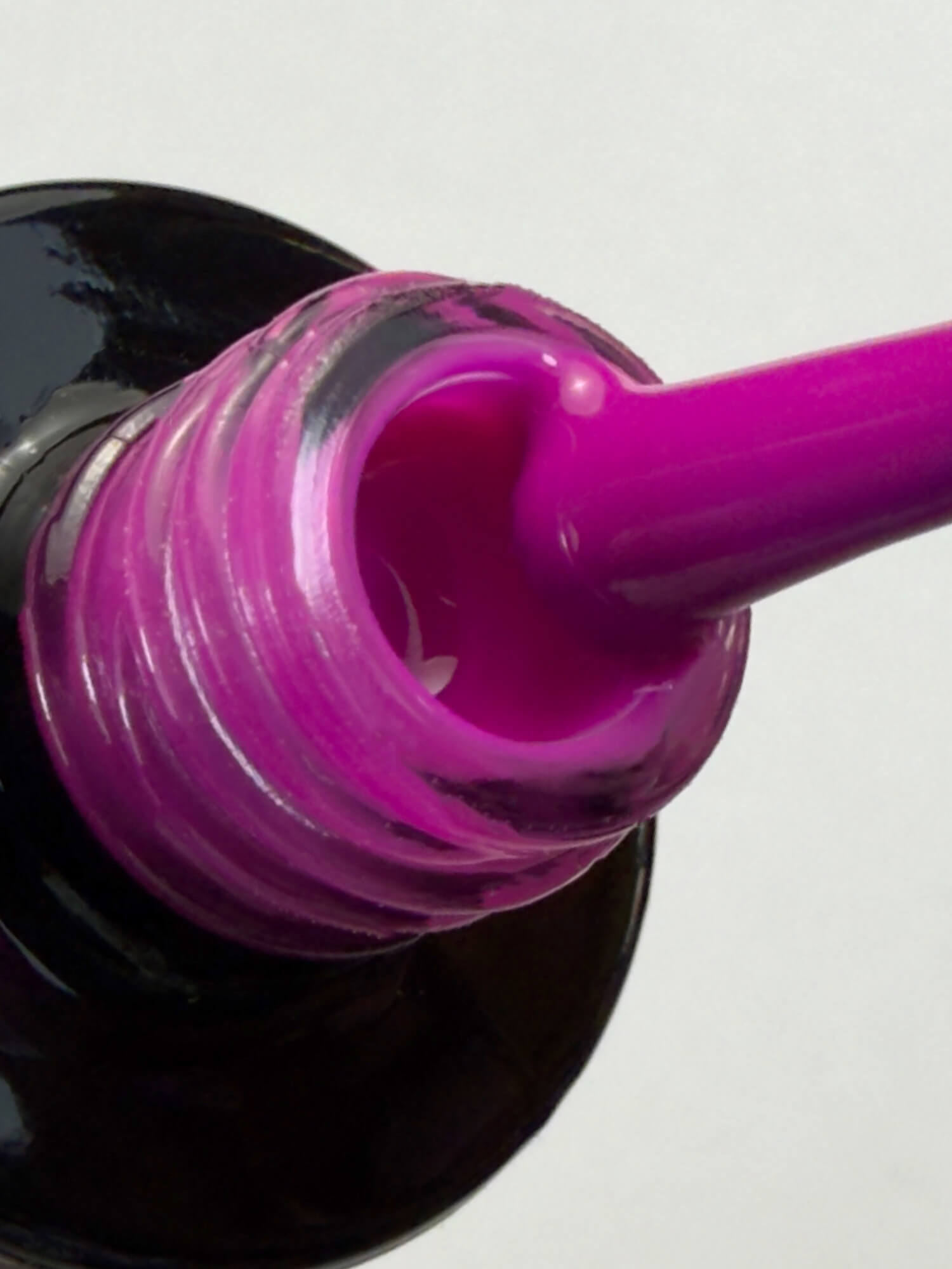 068 Lakier Hybrydowy Wild Berry 7ml