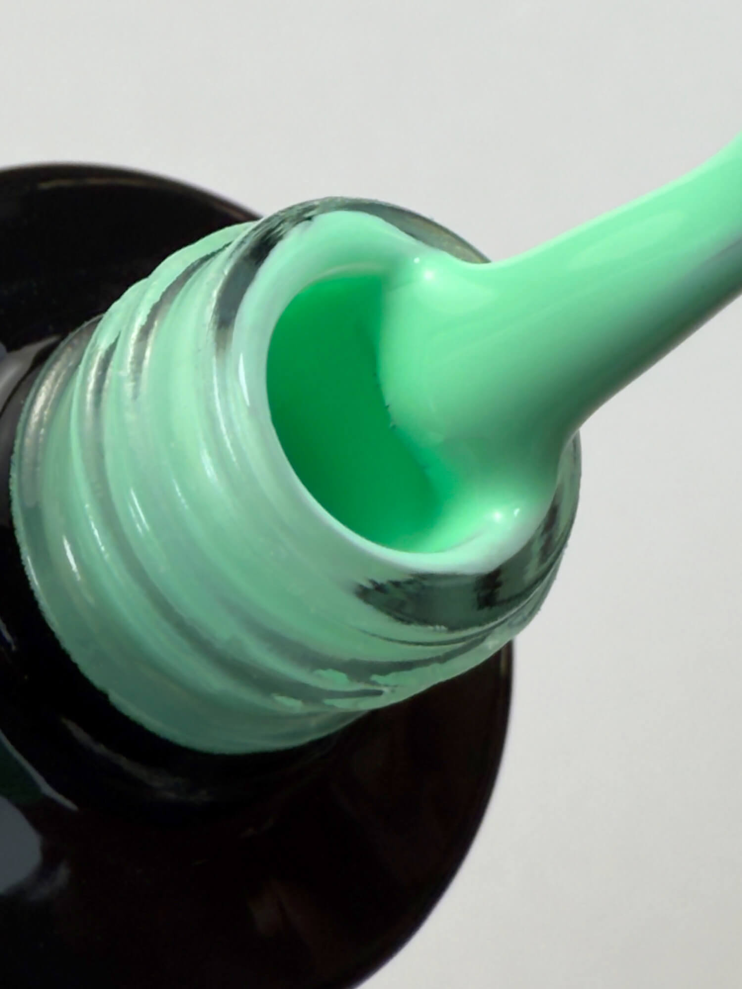 135 Lakier Hybrydowy Fresh Mint 7ml